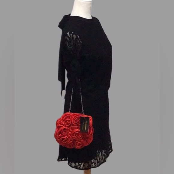 NWT d’margeaux New York Red Roses Frame Handbag/Clutch w/Silver Clasp & Chain - Picture 2 of 11
